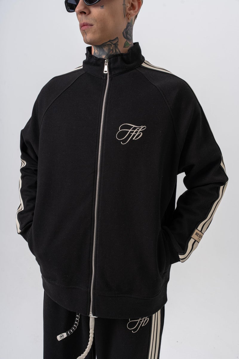 ريسباير سويت شيرت رجالي واسع (Oversize) بسحاب (Zip) بوجهين (Doubleface) بياقة قائمة وتفاصيل 3 شرائط لون أسود - Image 4